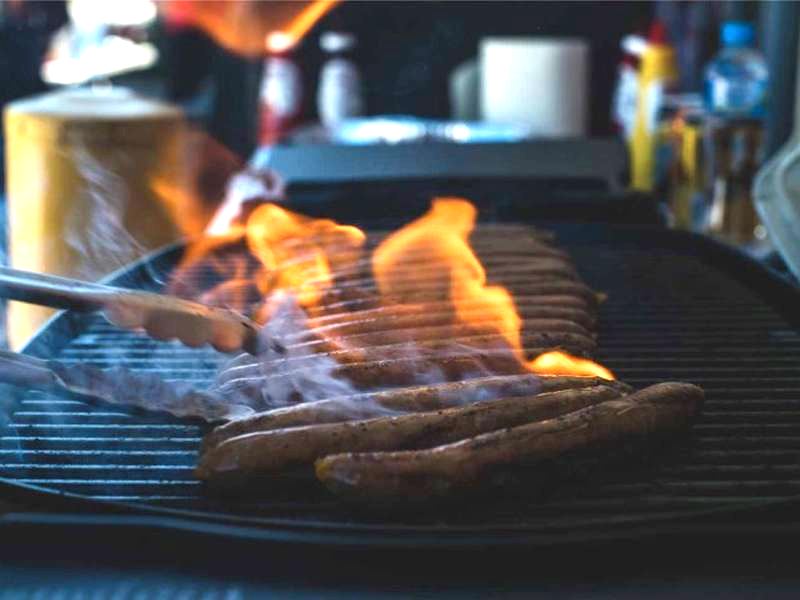 La Veen sausage sizzle cart at an event